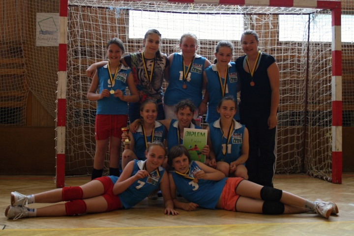 Na snímku - dole zleva Veronika Janoušková, Eliška Halgašová, uprostřed zleva Klára Weidishová, Kateřina Rodová, Bára Karasová, nahoře zleva Adéla Baronová, Julie Wiedová, Ivana Jarošová, Lucie Rodová a Anita Šidlofová